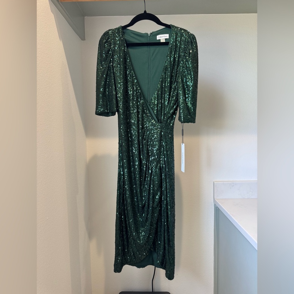 NWT Calvin Klein Green Sequin V-Neck Dress, size 4